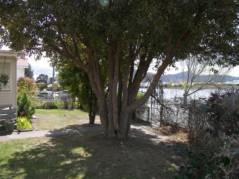 32 Gepp Parade, Derwent Park TAS 7009