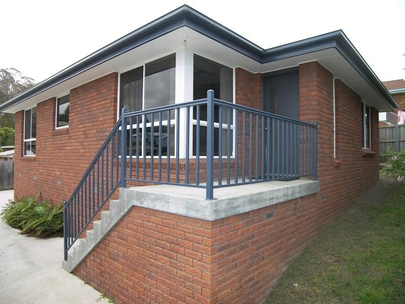 2/42 Hiern Road, Blackmans Bay TAS 7052