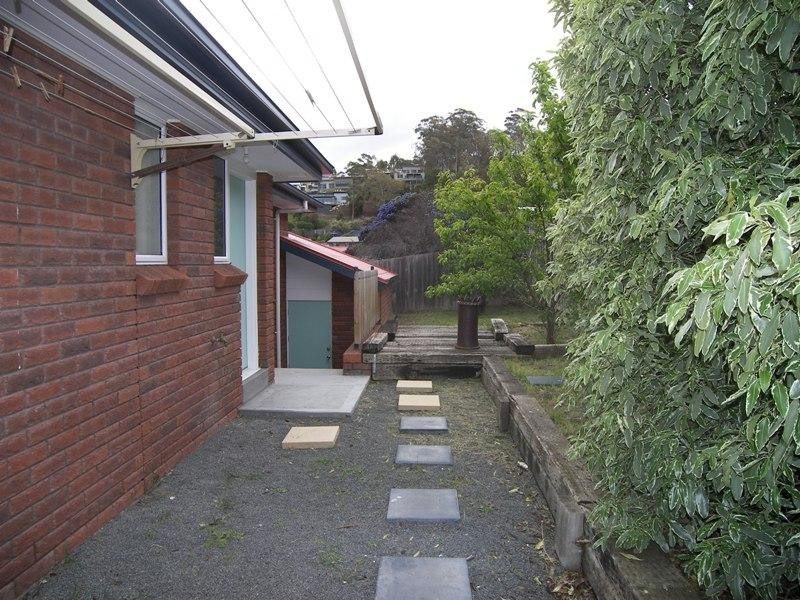 2/42 Hiern Road, Blackmans Bay TAS 7052