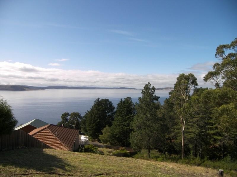 16 Pauldon Drive, Sandy Bay TAS 7005