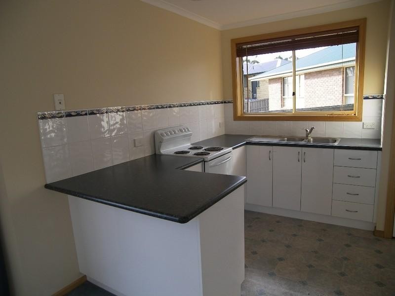 2/12 Thornbill Street, Kingston TAS 7050