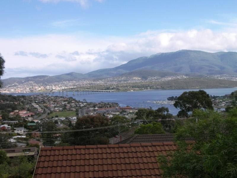 2a Robin Court, Lindisfarne TAS 7015