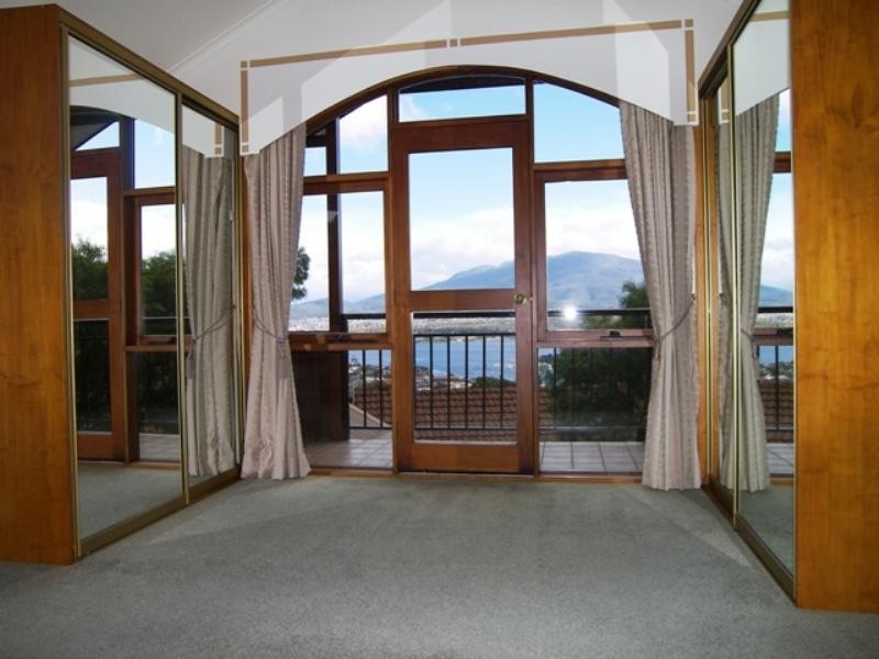 2a Robin Court, Lindisfarne TAS 7015