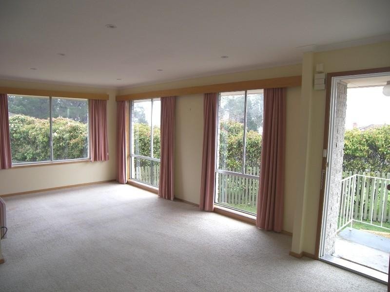 2/12 Aldinga Street, Blackmans Bay TAS 7052