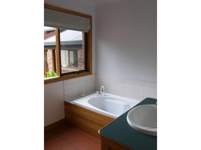 77 Coolamon Road, Taroona TAS 7053