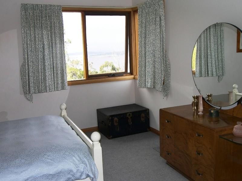 77 Coolamon Road, Taroona TAS 7053