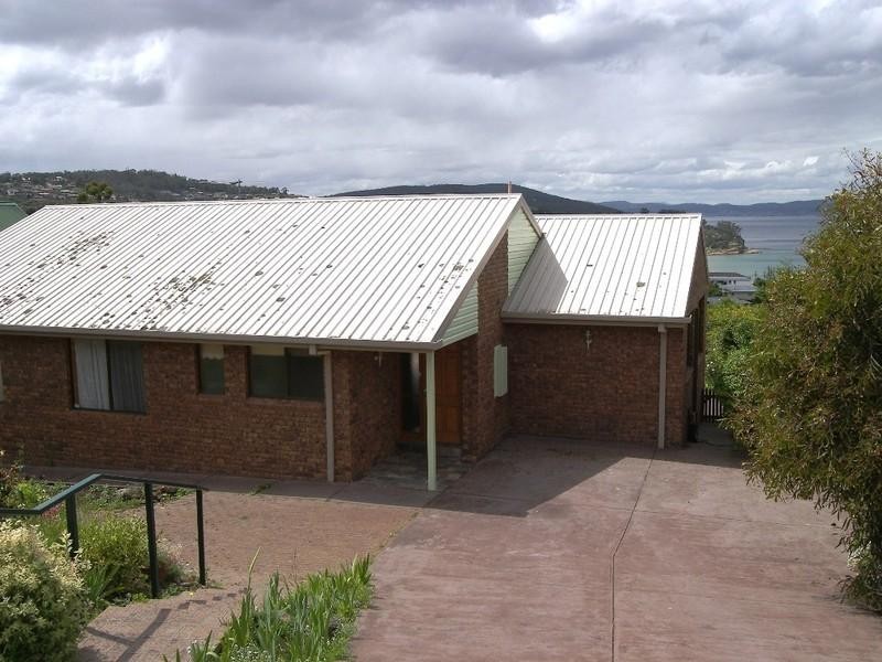 9 Clearwater Court, Blackmans Bay TAS 7052