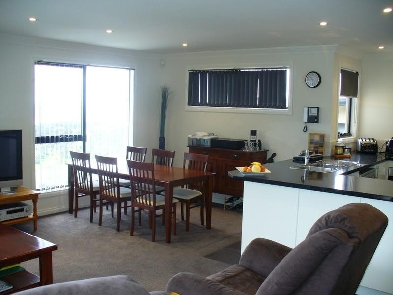 2/18 Woodcutters Road, Tolmans Hill TAS 7007