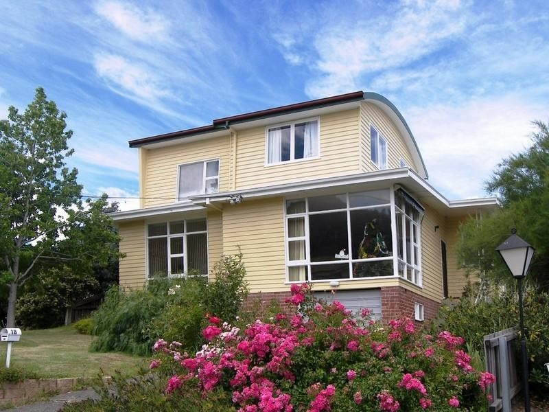 18 Greenacres Road, Geilston Bay TAS 7015