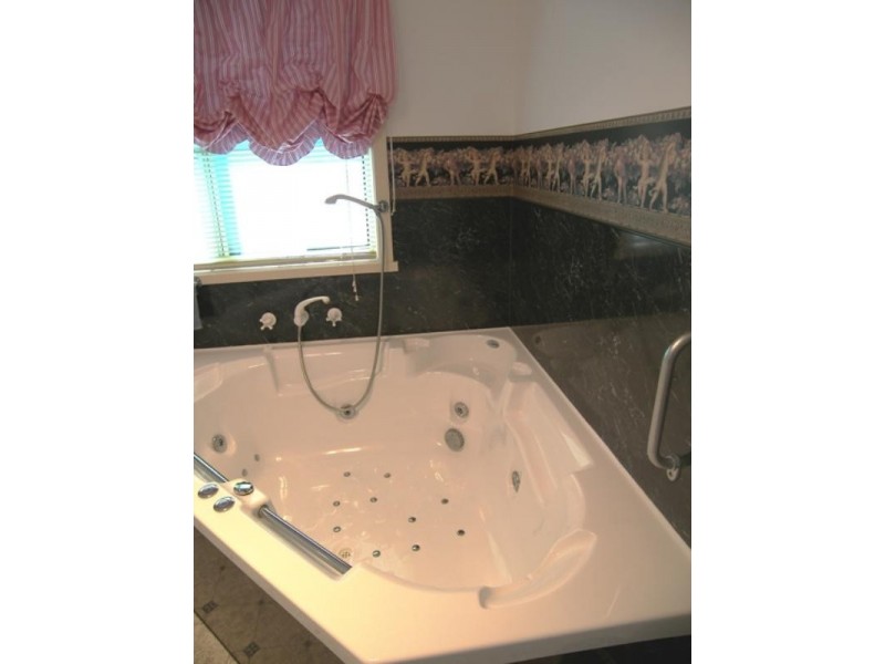 24 Clives Avenue, Old Beach TAS 7017