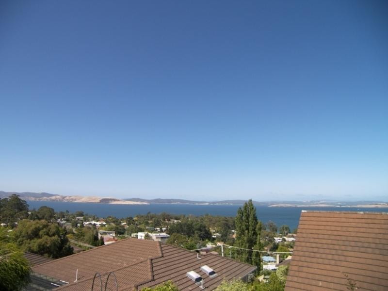 18 Bareena Road, Taroona TAS 7053