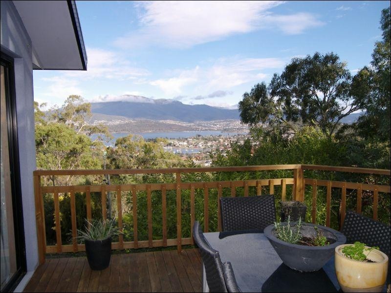 55 Begonia Street, Lindisfarne TAS 7015