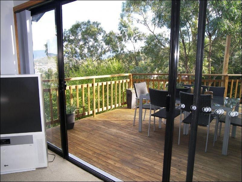 55 Begonia Street, Lindisfarne TAS 7015