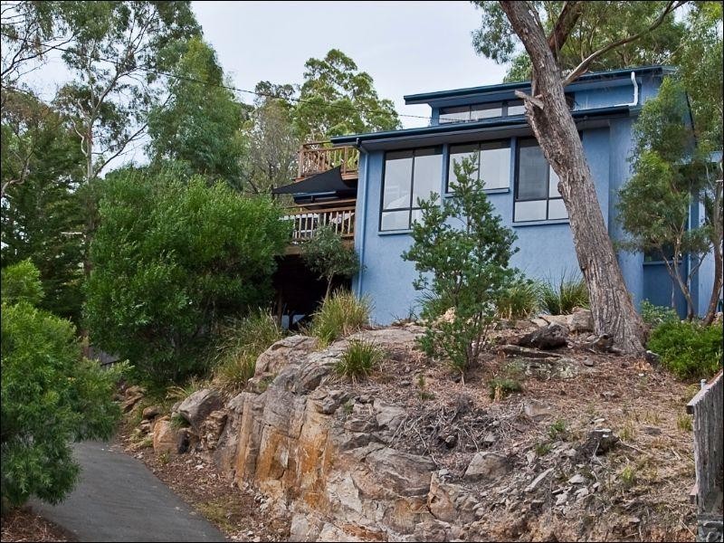 55 Begonia Street, Lindisfarne TAS 7015