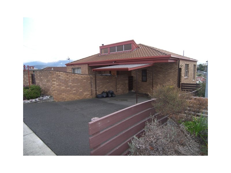 19 Begonia Street, Lindisfarne TAS 7015