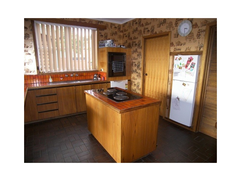 19 Begonia Street, Lindisfarne TAS 7015