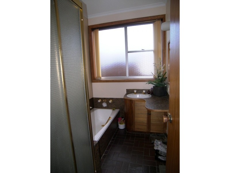 19 Begonia Street, Lindisfarne TAS 7015