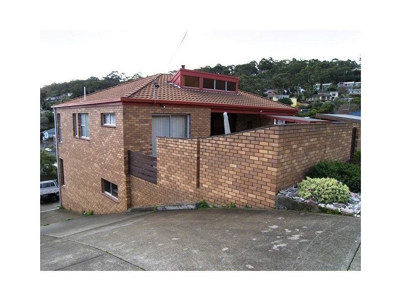 19 Begonia Street, Lindisfarne TAS 7015