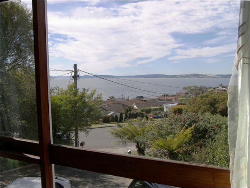 2/11 Kulgoa Place, Blackmans Bay TAS 7052