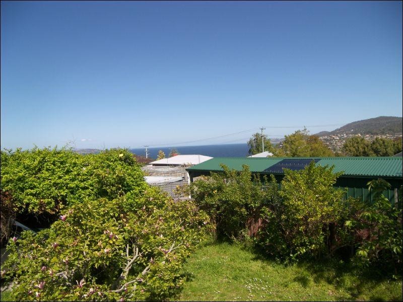 2/15 Melaleuca Drive, Blackmans Bay TAS 7052