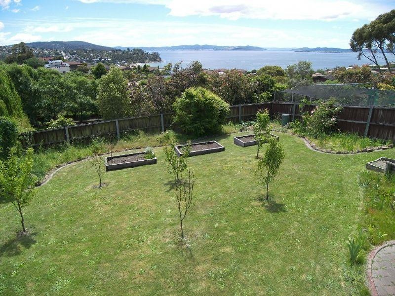 9 Clearwater Court, Blackmans Bay TAS 7052