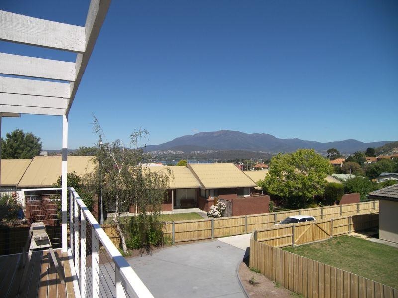 27A Beach Road, Lindisfarne TAS 7015