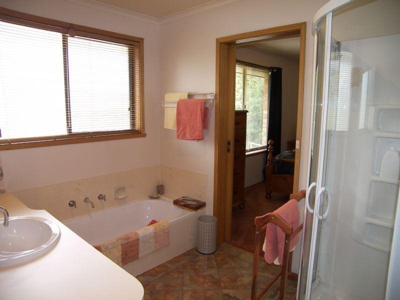 78 Henley Street, Lindisfarne TAS 7015