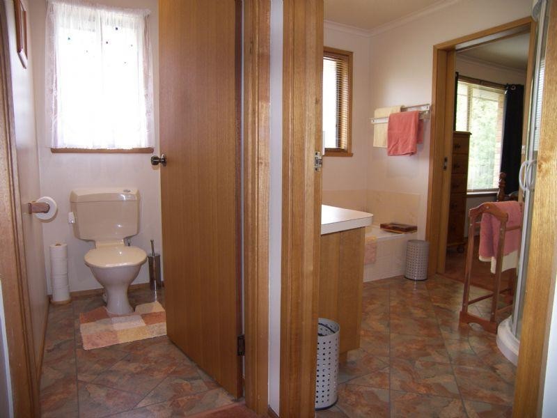 78 Henley Street, Lindisfarne TAS 7015