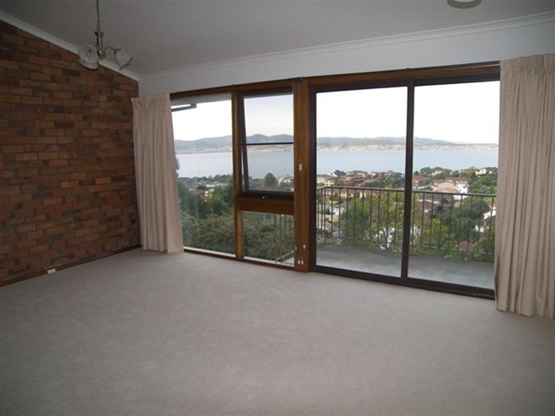 2/16 Ascot Avenue, Sandy Bay TAS 7005