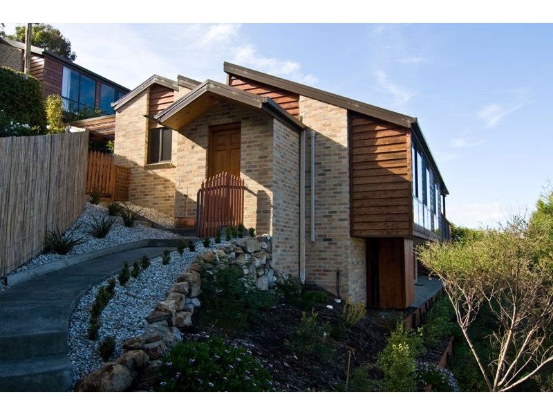 9-11 Pauldon Drive, Sandy Bay TAS 7005