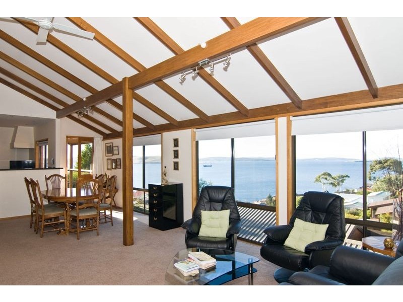 9-11 Pauldon Drive, Sandy Bay TAS 7005