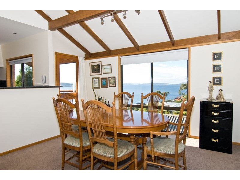 9-11 Pauldon Drive, Sandy Bay TAS 7005