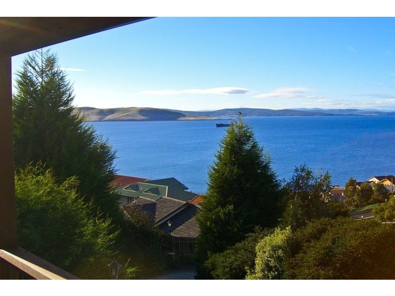 9-11 Pauldon Drive, Sandy Bay TAS 7005