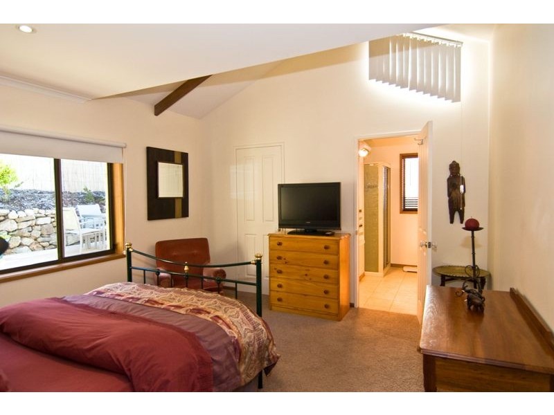 9-11 Pauldon Drive, Sandy Bay TAS 7005