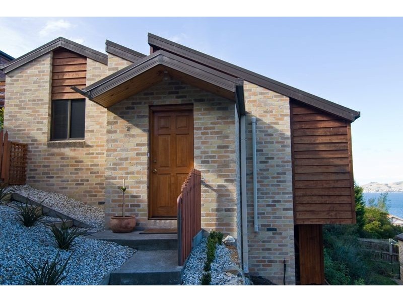 9-11 Pauldon Drive, Sandy Bay TAS 7005