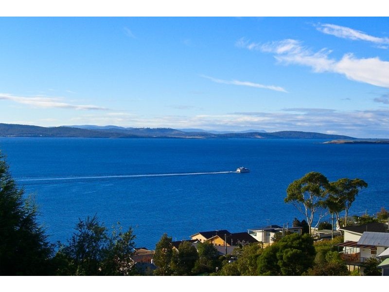 9-11 Pauldon Drive, Sandy Bay TAS 7005