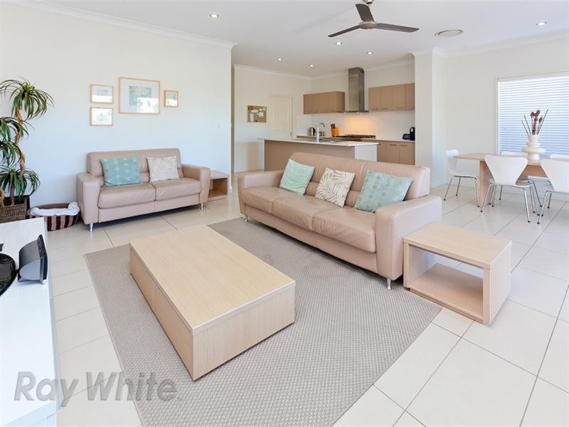 8 Cruiser Close, Springfield Lakes QLD 4300