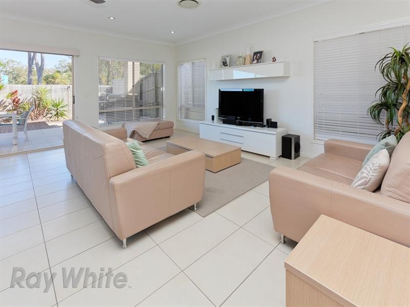 8 Cruiser Close, Springfield Lakes QLD 4300