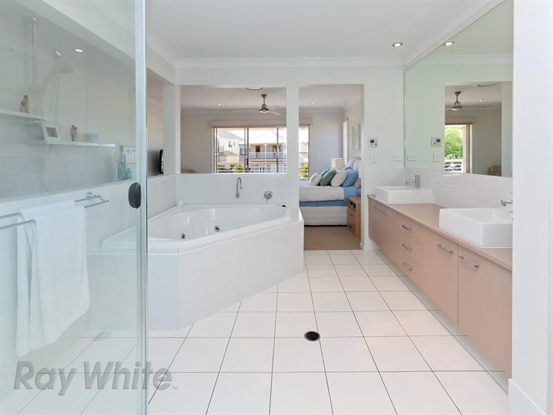 8 Cruiser Close, Springfield Lakes QLD 4300