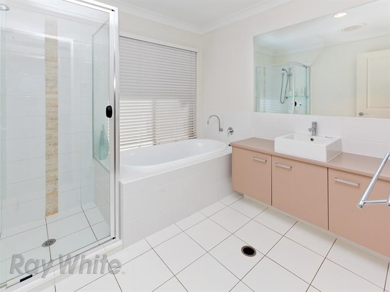 8 Cruiser Close, Springfield Lakes QLD 4300