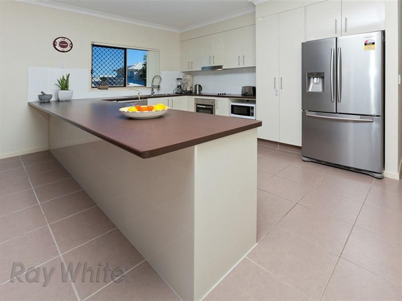 On Lakeside Avenue, Springfield Lakes QLD 4300