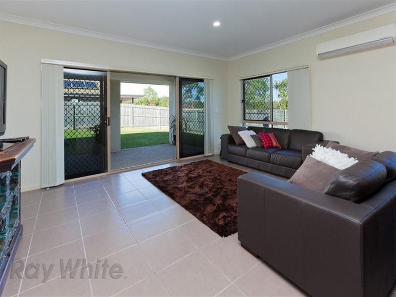 On Lakeside Avenue, Springfield Lakes QLD 4300