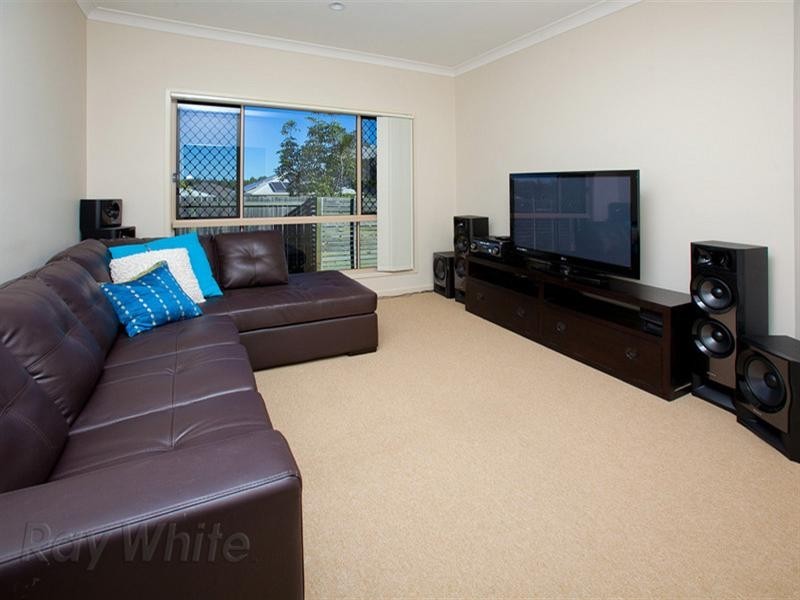On Lakeside Avenue, Springfield Lakes QLD 4300