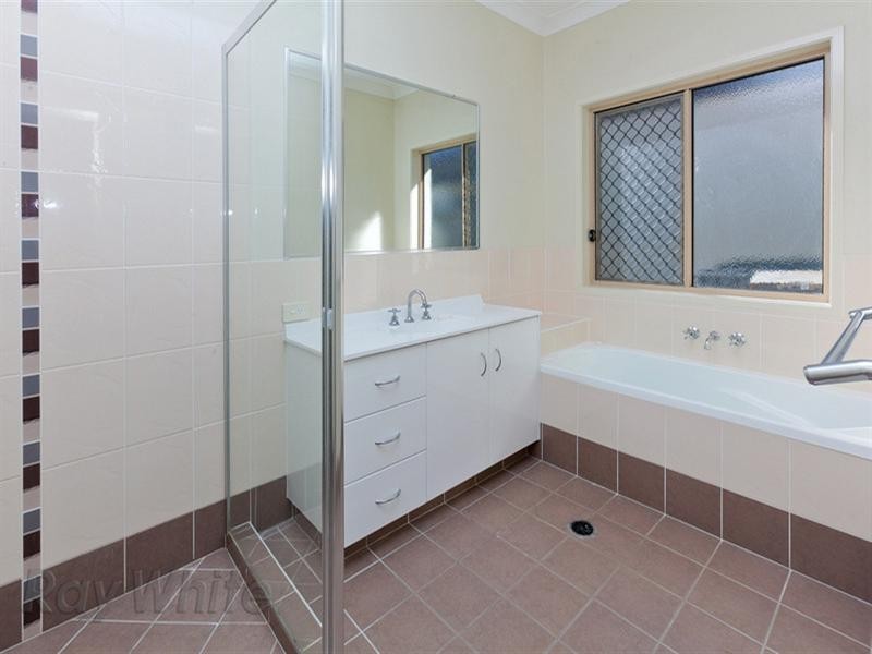On Lakeside Avenue, Springfield Lakes QLD 4300
