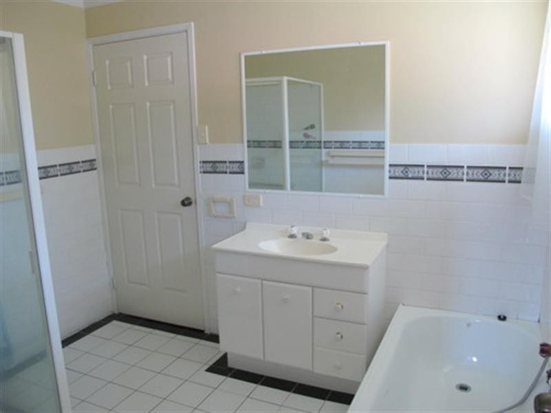 On Giza Court, Camira QLD 4300