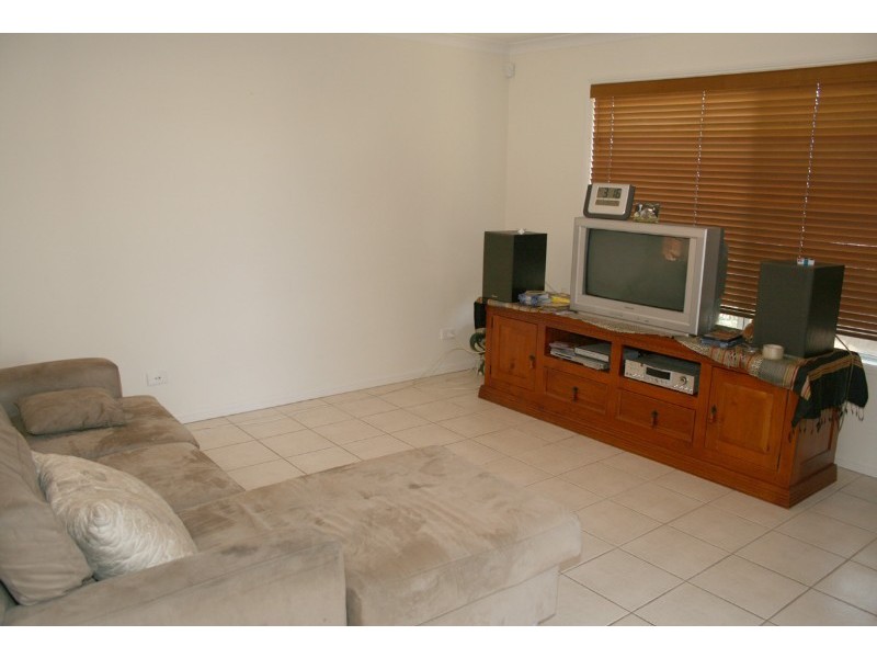 27 Diana Street, Springfield Lakes QLD 4300
