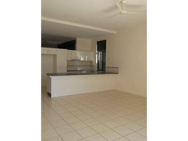 8 Grand South Circuit, Springfield Lakes QLD 4300