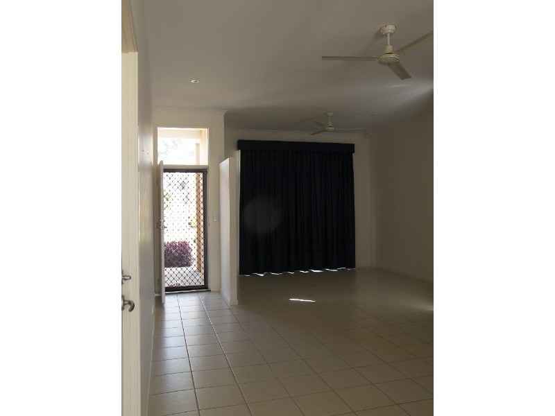 8 Grand South Circuit, Springfield Lakes QLD 4300
