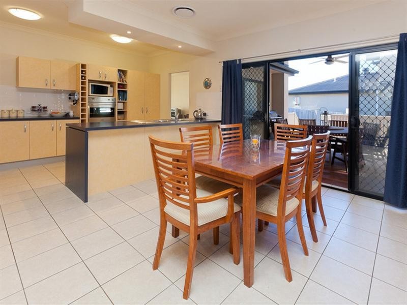 On Lakeside Avenue, Springfield Lakes QLD 4300