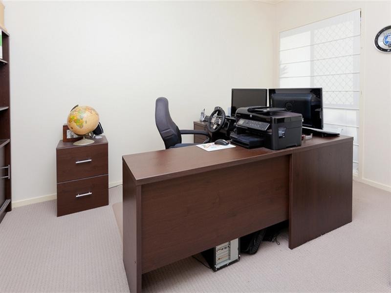 On Lakeside Avenue, Springfield Lakes QLD 4300